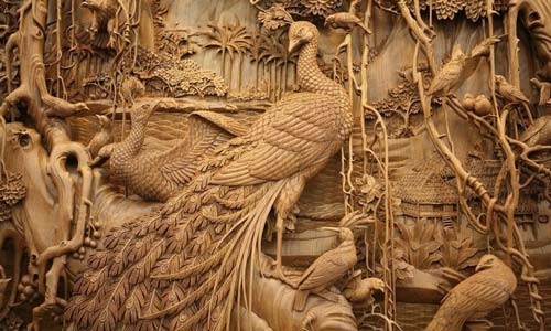 مجسمه طاووس چوبی