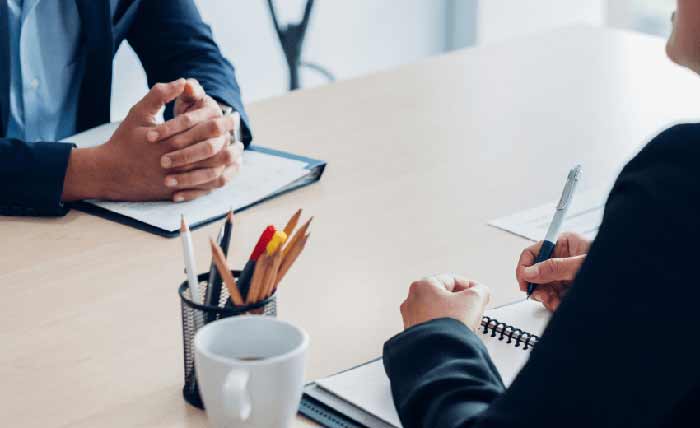 استخدام و رزومه در اولین مصاحبه کاری چگونه باشیم؟ 7 نمونه مصاحبه شغلی موفق