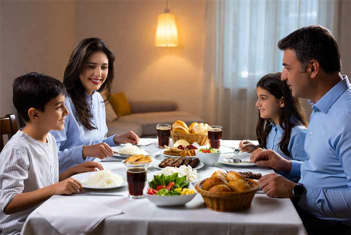 آداب غذا خوردن در جمع‌های خانوادگی